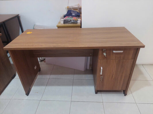 Giao bàn làm việc gỗ ở quận 7