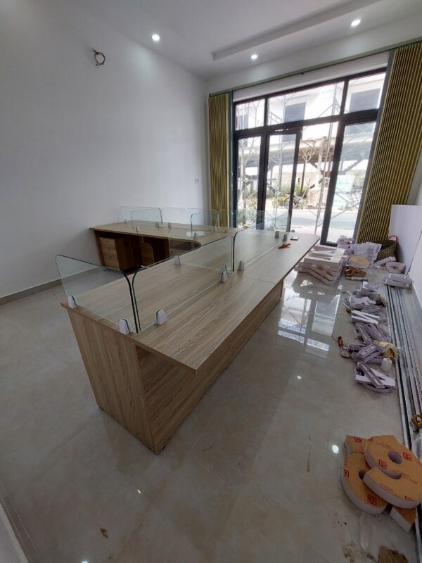 Quầy tư vấn gỗ công nghiệp