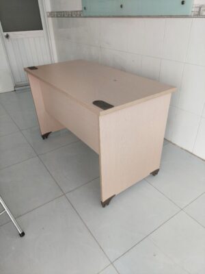 Bàn làm việc Fami Lufa tại Quận 2