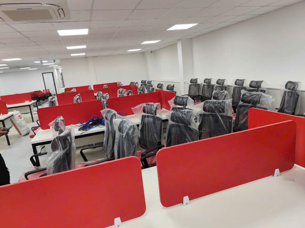 Setup nội thất văn phòng cho nhà máy ở Nhà Bè
