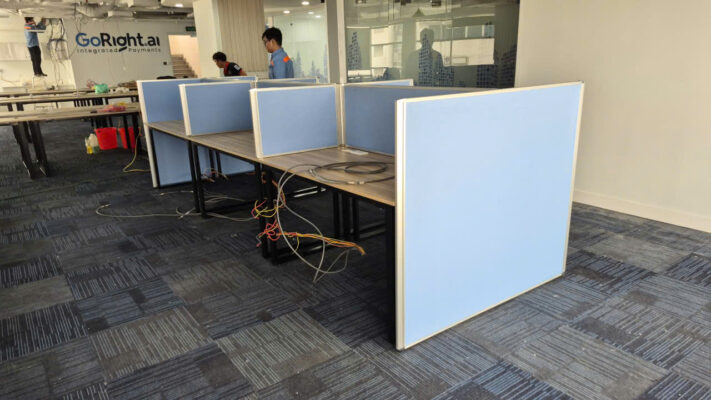 Tiến hành thi công vách ngăn