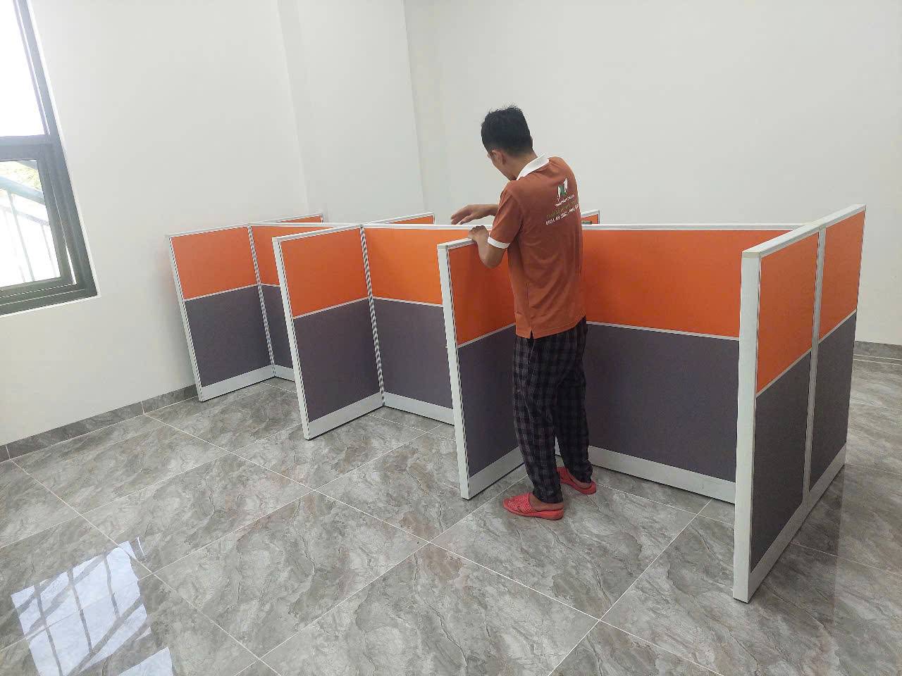 Vách ngăn văn phòng chọn màu theo yêu cầu