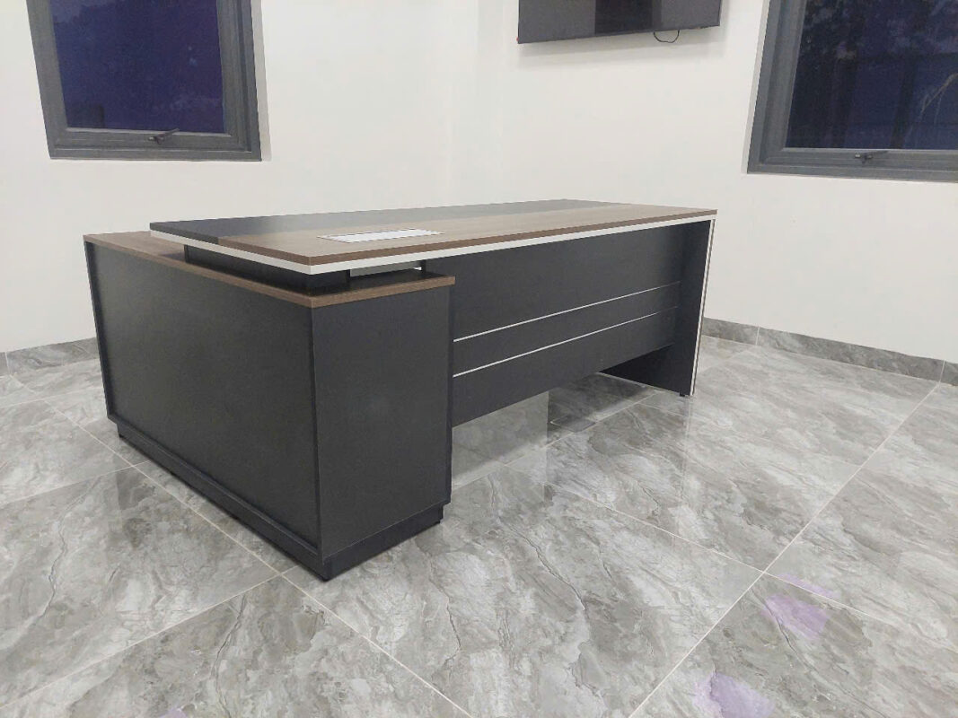 Giao bàn giám đốc tại quận 7