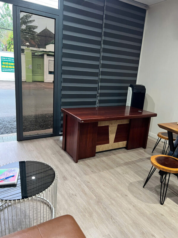 Giao bàn làm việc giám đốc ở Quận 2