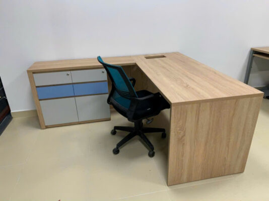 Thiết kế sản xuất bàn giám đốc theo yêu cầu