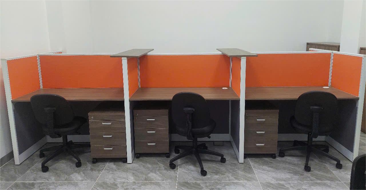 Bàn làm việc vách ngăn văn phòng
