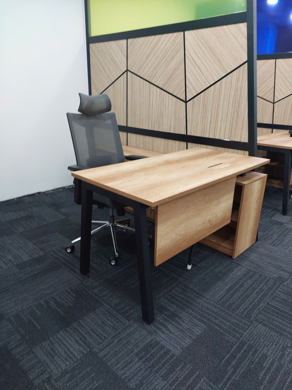 Bàn giám đốc có tủ phụ