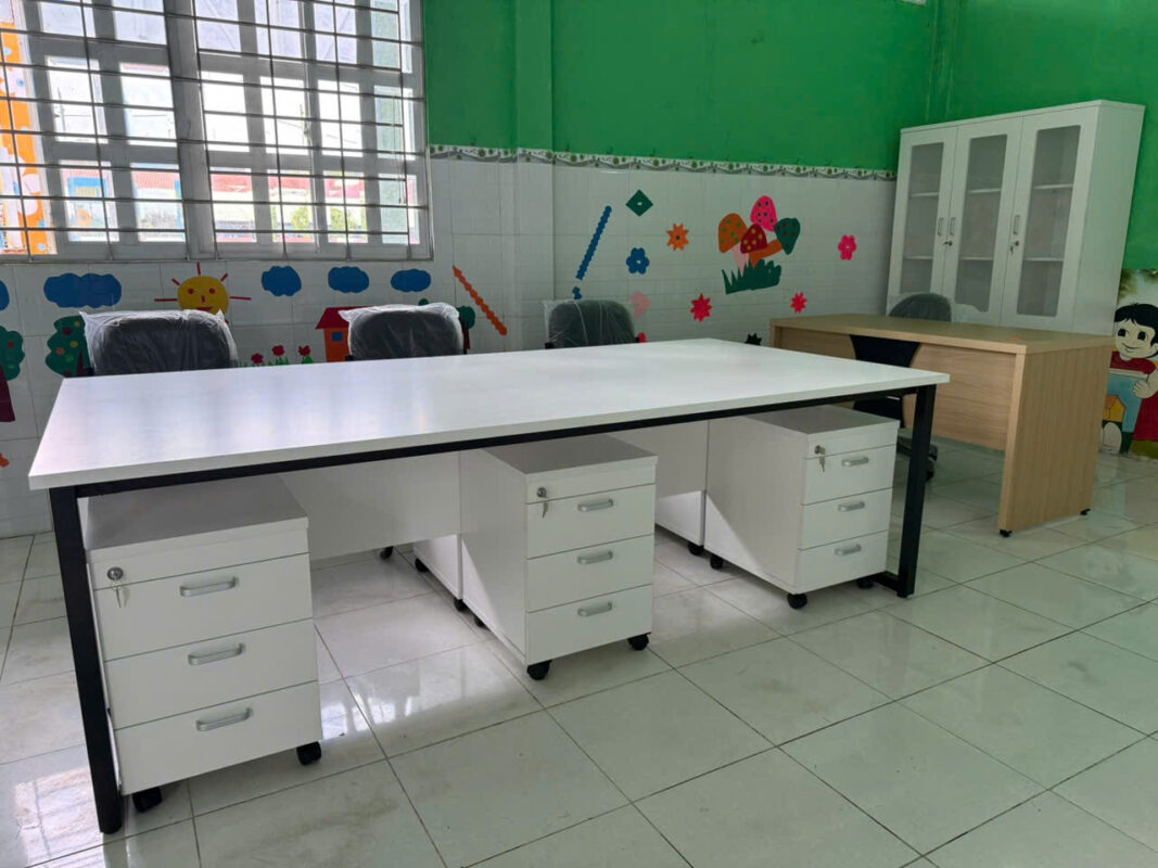 Bàn họp chân sắt lựa chọn nhiều nhất ở hồ chí minh