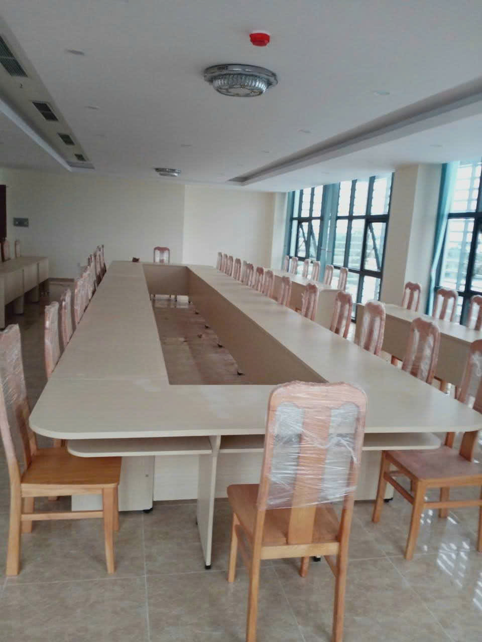 Bàn họp sản xuất theo kích thước văn phòng lớn