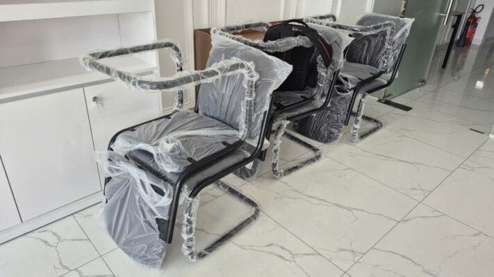 Giao ghế phòng cho khách ở hồ chí inh