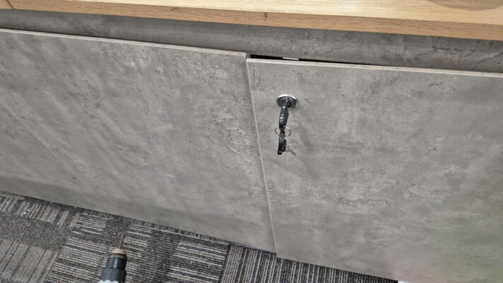 Thay ở khoá tủ hồ sơ cho văn phòng