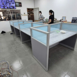Cụm bàn làm việc quản lý có vách ngăn