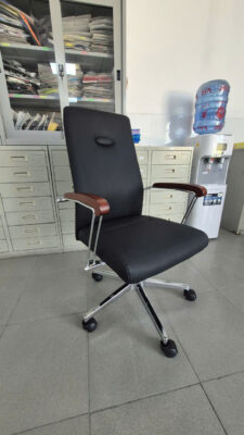 Mua ghế xoay văn phòng giá rẻ HCM Nên chọn chất liệu da hay lưới